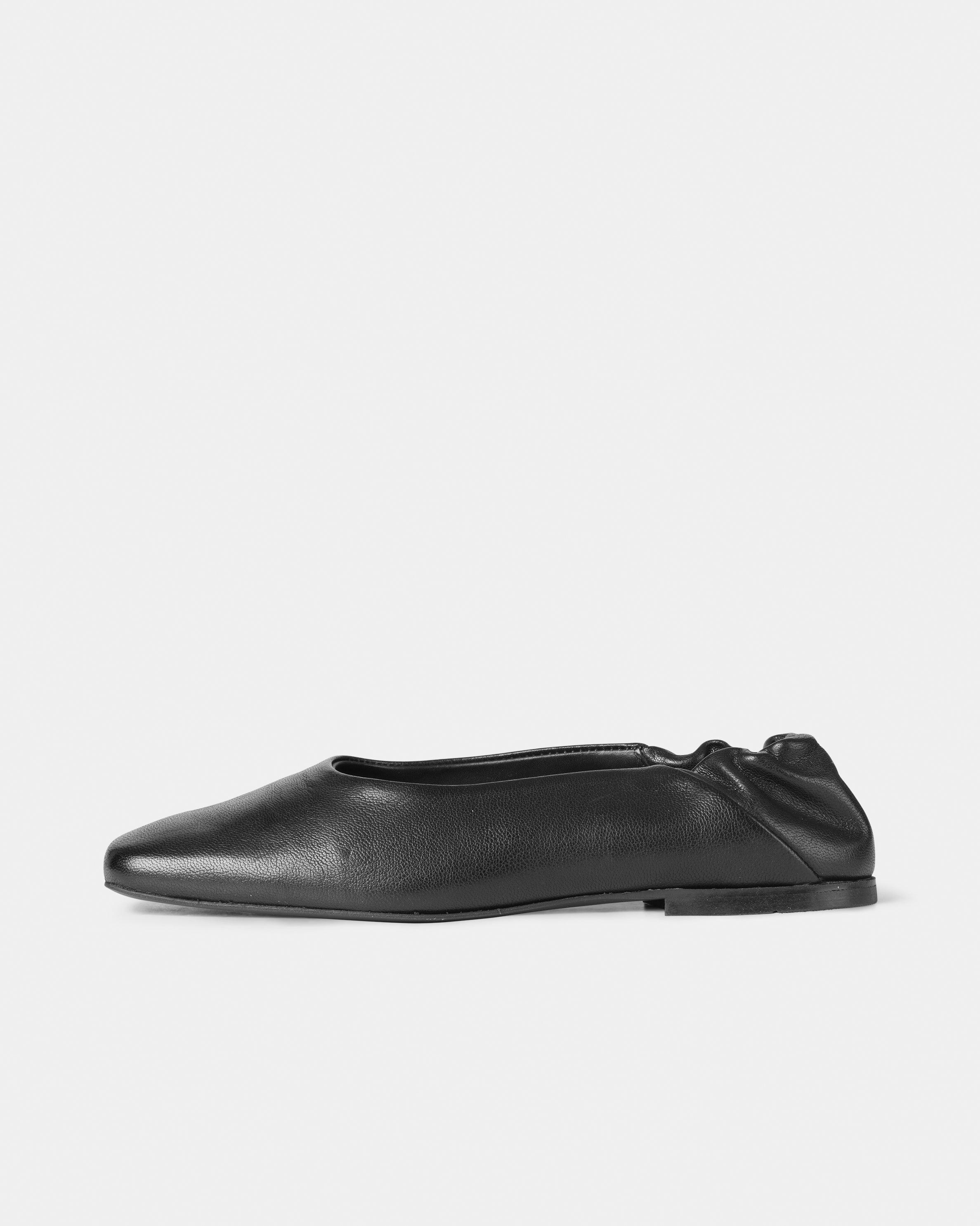 GARMENT PROJECT WMNS Bella - Black Leather Ballerinas 999 Black