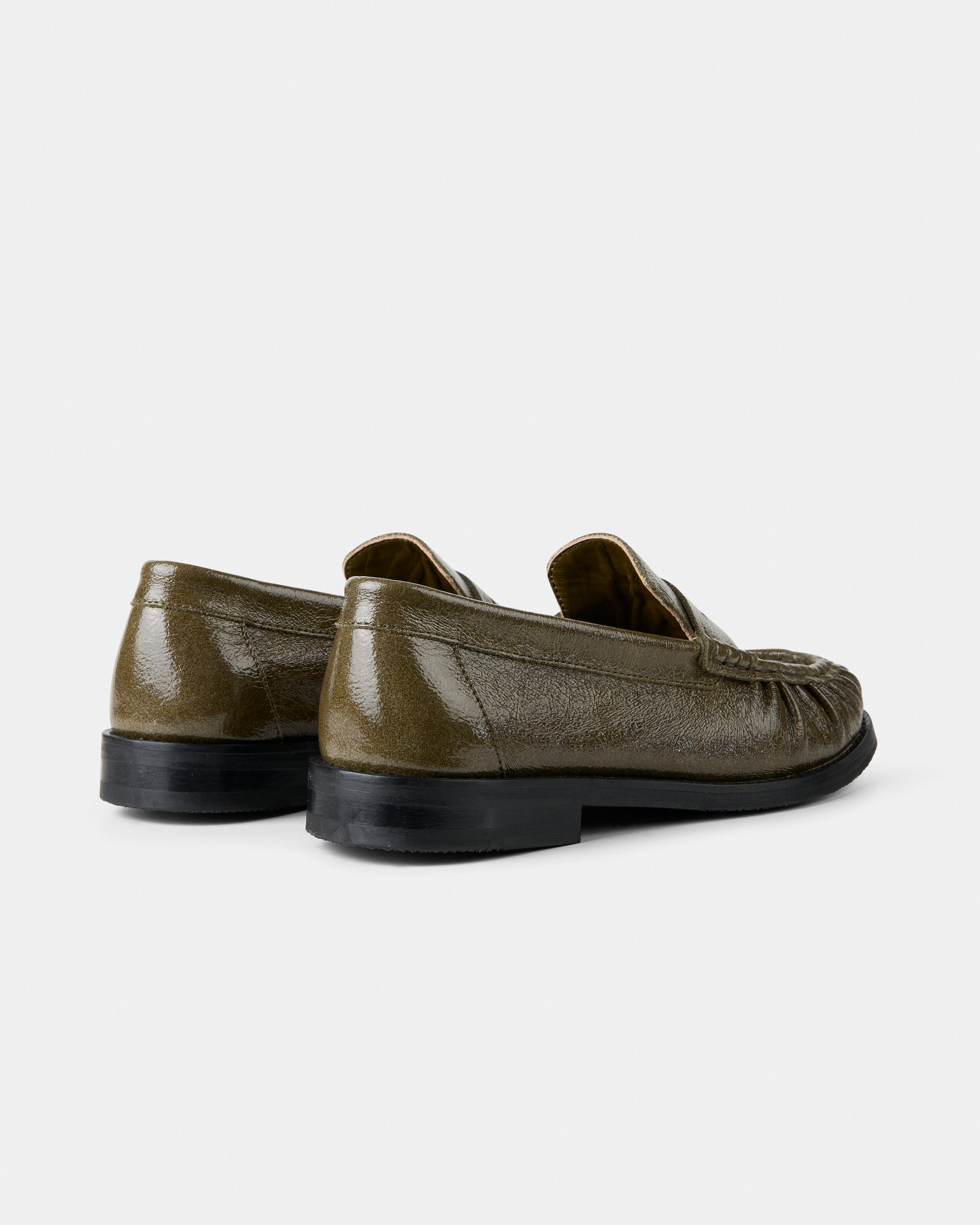 GARMENT PROJECT WMNS Charlie - Olive Vintage Patent Leather Loafer 250 Olive