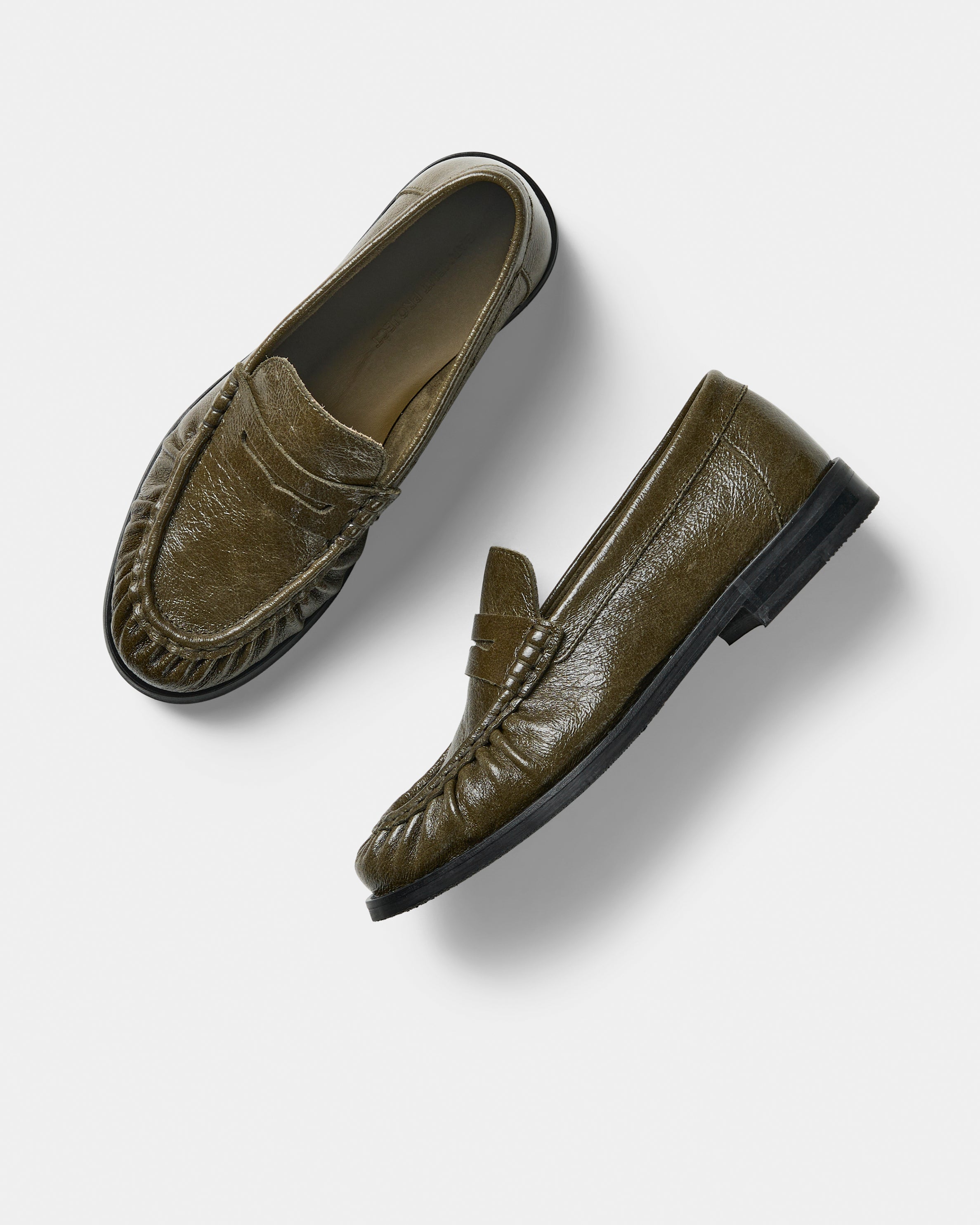 GARMENT PROJECT WMNS Charlie - Olive Vintage Patent Leather Loafer 250 Olive