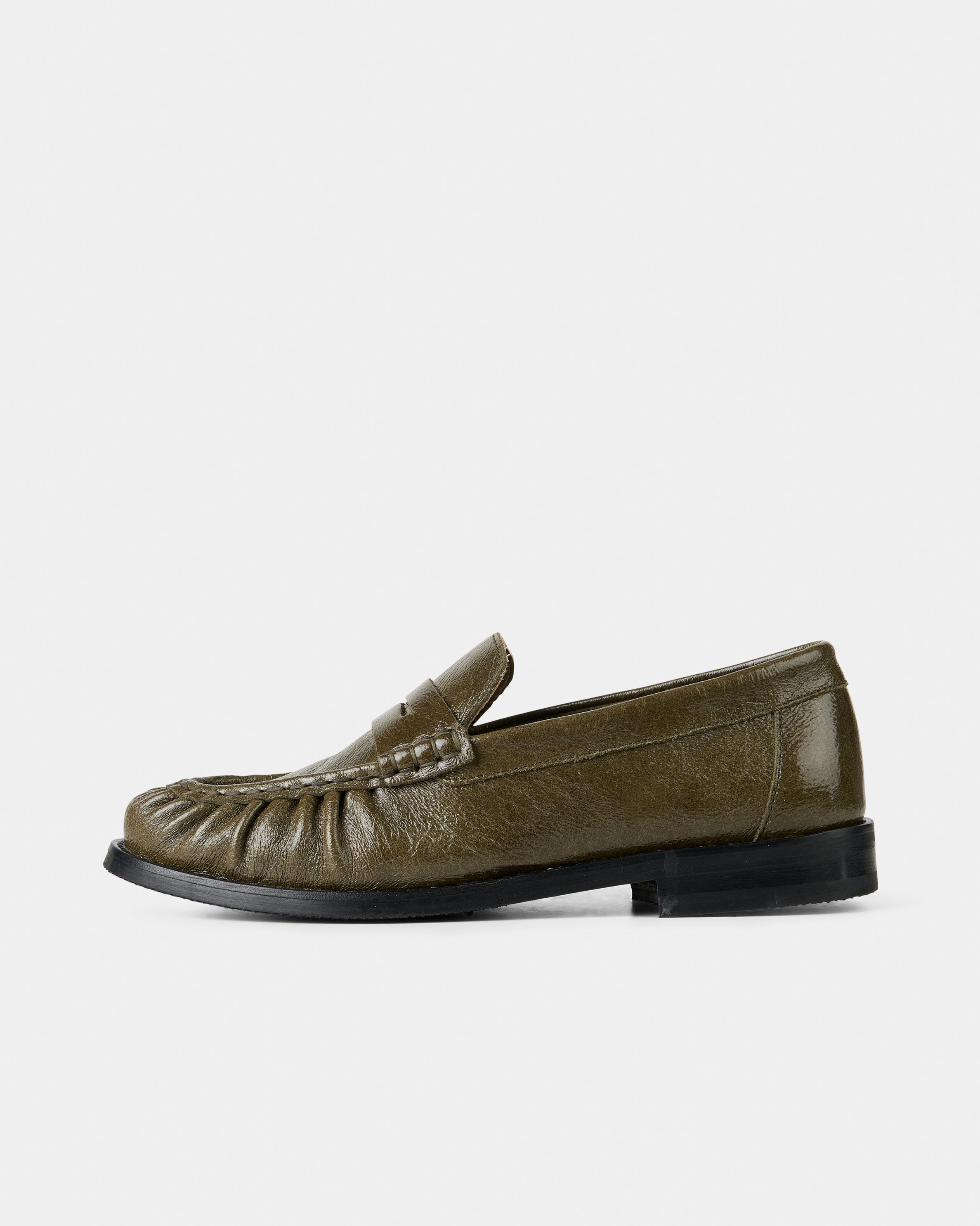 GARMENT PROJECT WMNS Charlie - Olive Vintage Patent Leather Loafer 250 Olive
