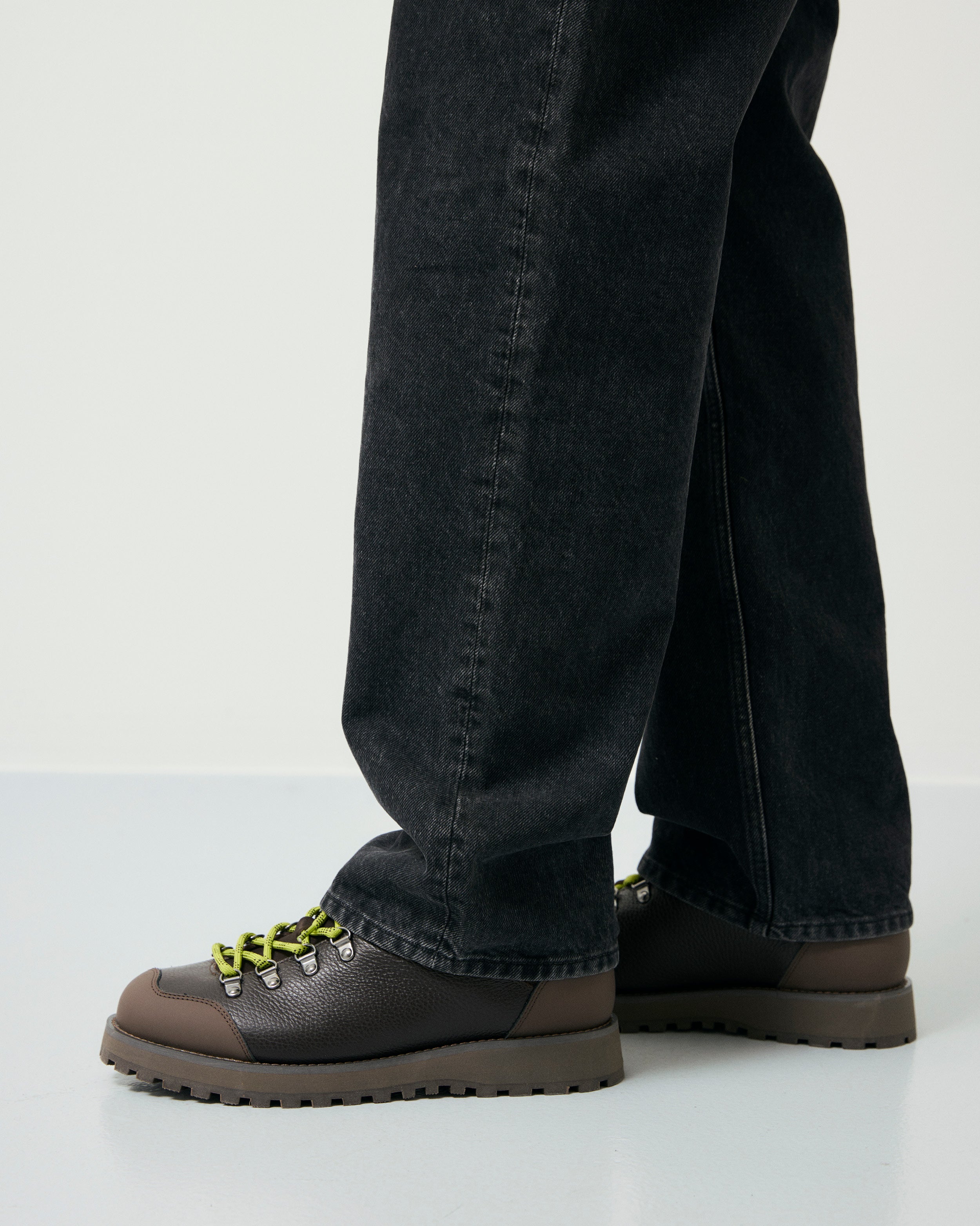 GARMENT PROJECT MAN Dune Low - Brown Tumbled Leather Shoes 800 Brown