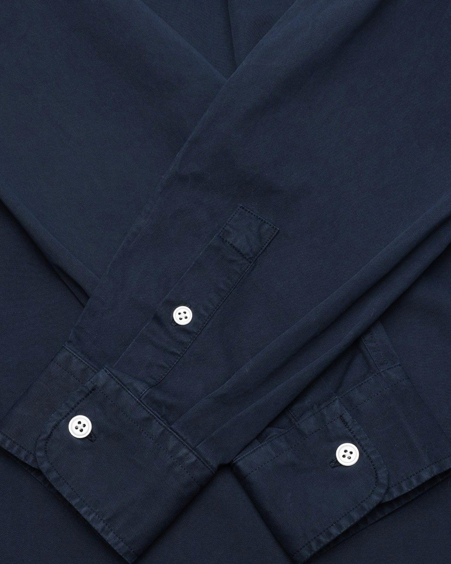 GARMENT PROJECT MAN Relaxed LS Button Down Shirt - Navy Garment Dyed Shirt 500 Navy