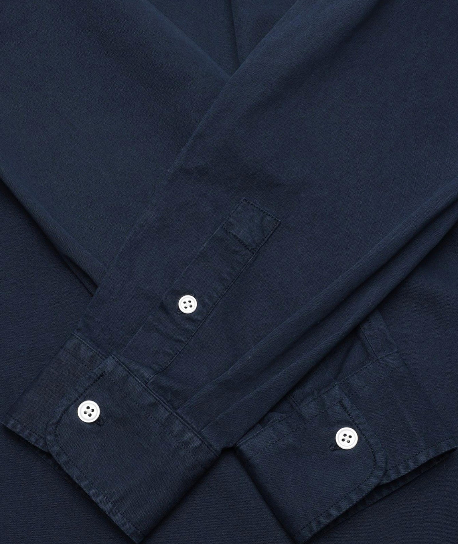 GARMENT PROJECT MAN Relaxed LS Button Down Shirt - Navy Garment Dyed Shirt 500 Navy