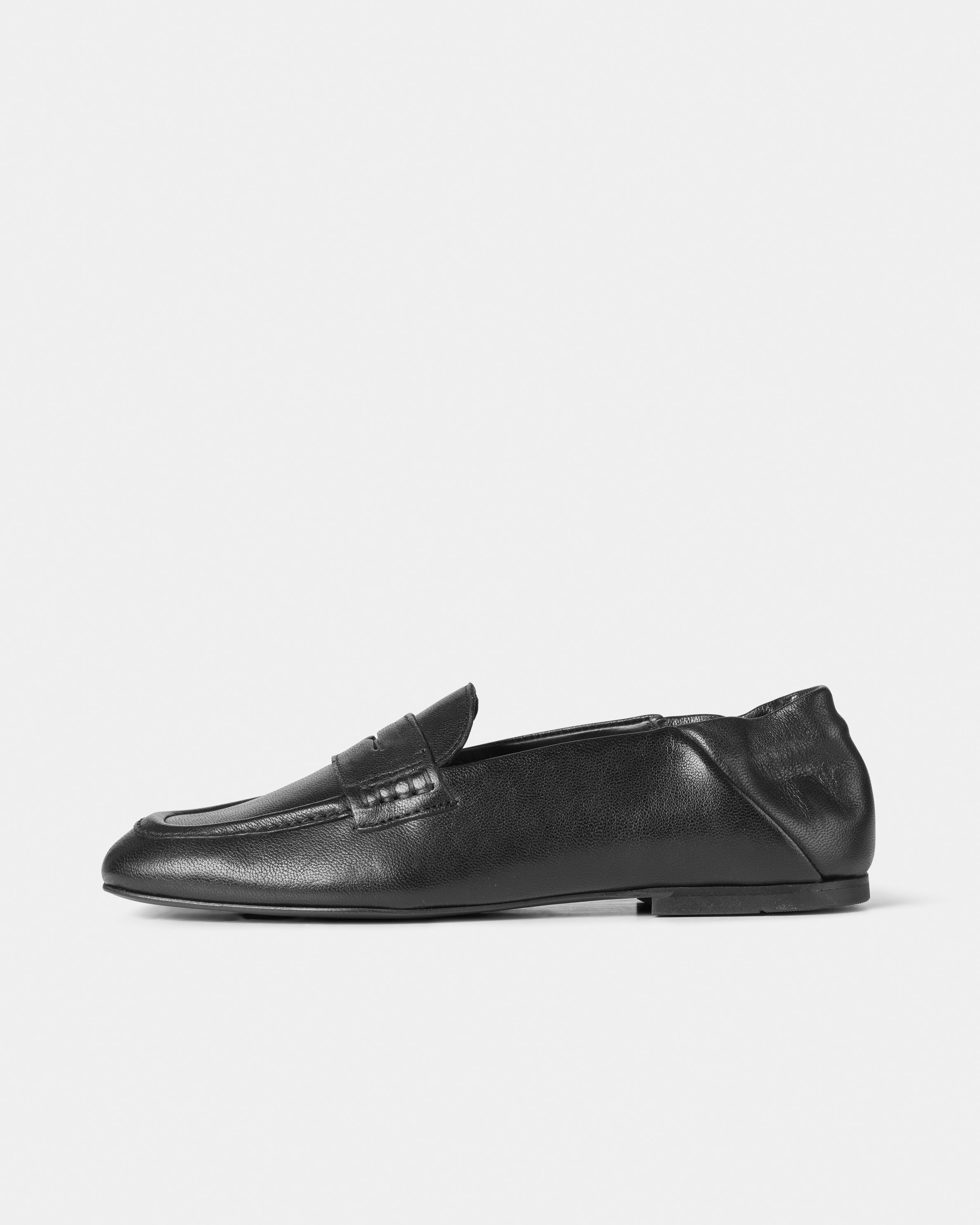 GARMENT PROJECT WMNS Robin - Black Leather Loafer 999 Black