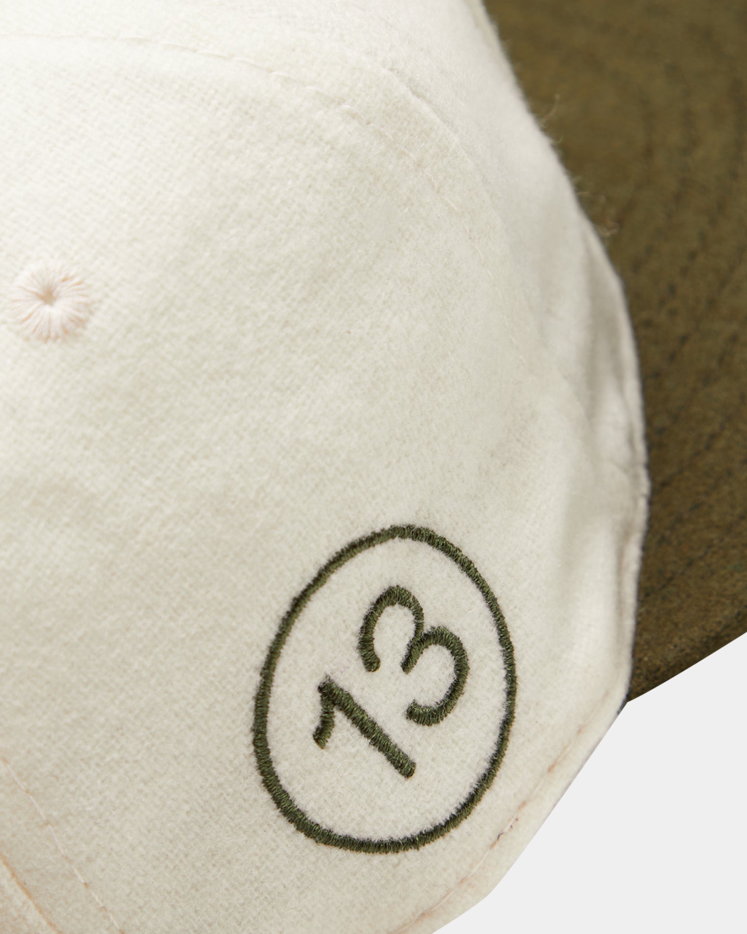 GARMENT PROJECT MAN GP x EBBETS FIELD FLANNELS - Creme/Olive Wool Cap 109 Creme