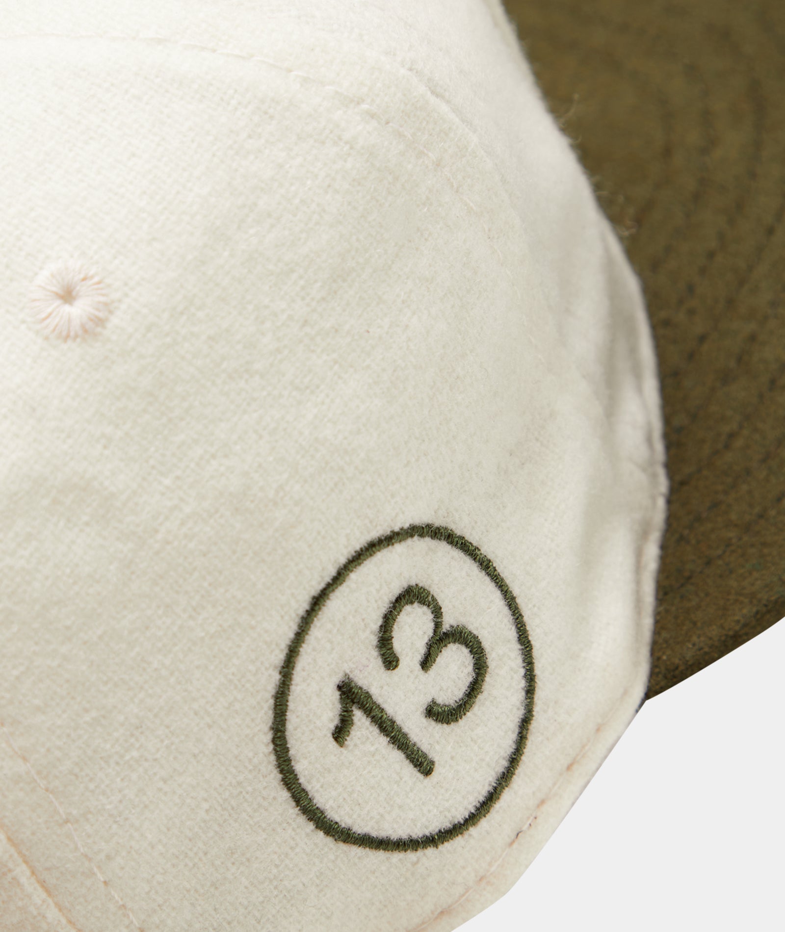 GARMENT PROJECT MAN GP x EBBETS FIELD FLANNELS - Creme/Olive Wool Cap 109 Creme