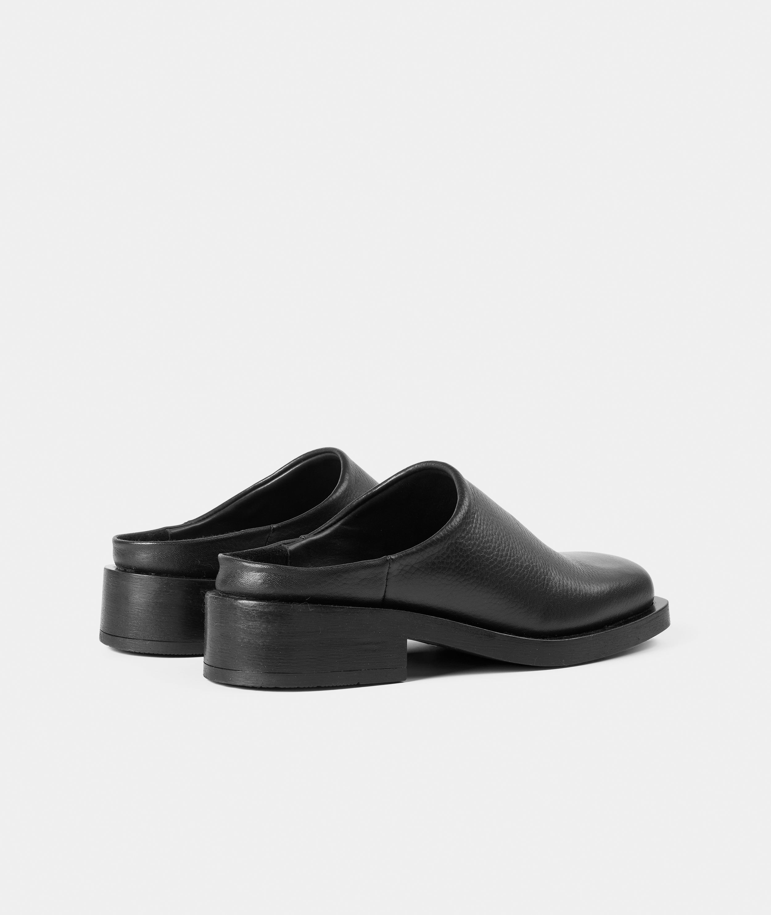 GARMENT PROJECT WMNS Alex Mule - Black Tumbled Leather Mules 999 Black