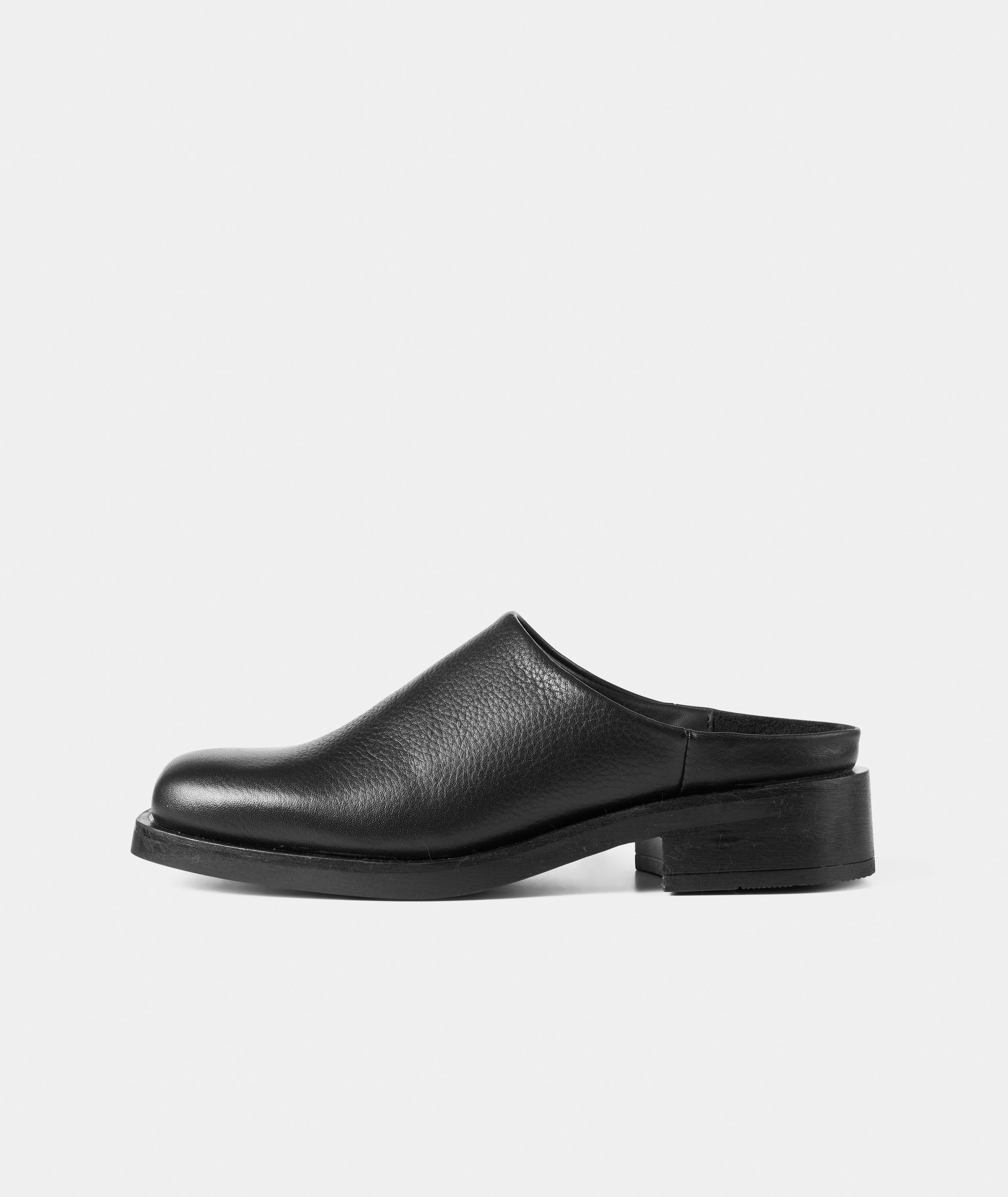GARMENT PROJECT WMNS Alex Mule - Black Tumbled Leather Mules 999 Black