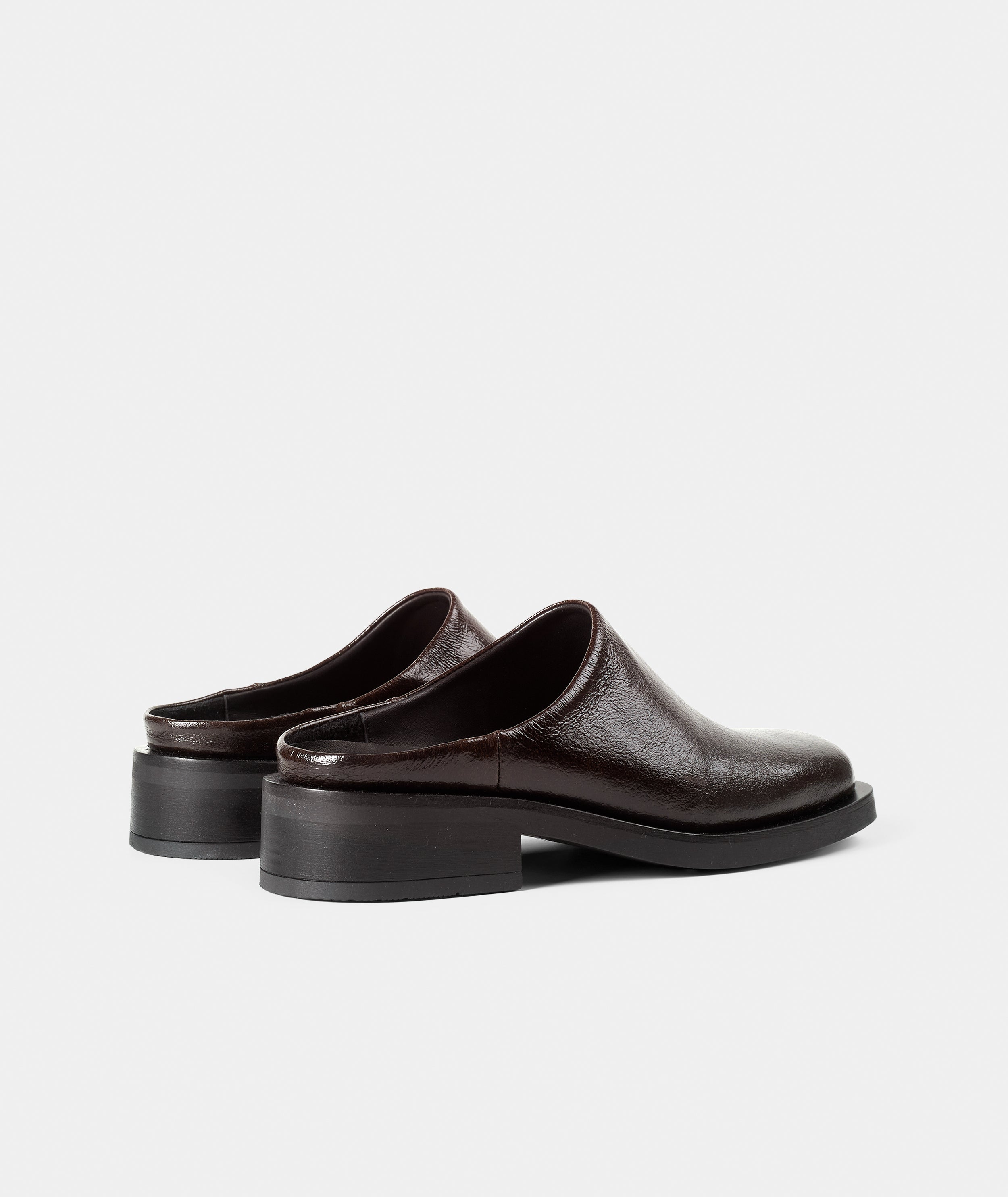 GARMENT PROJECT WMNS Alex Mule - Brown Vintage Patent Leather Mules 800 Brown