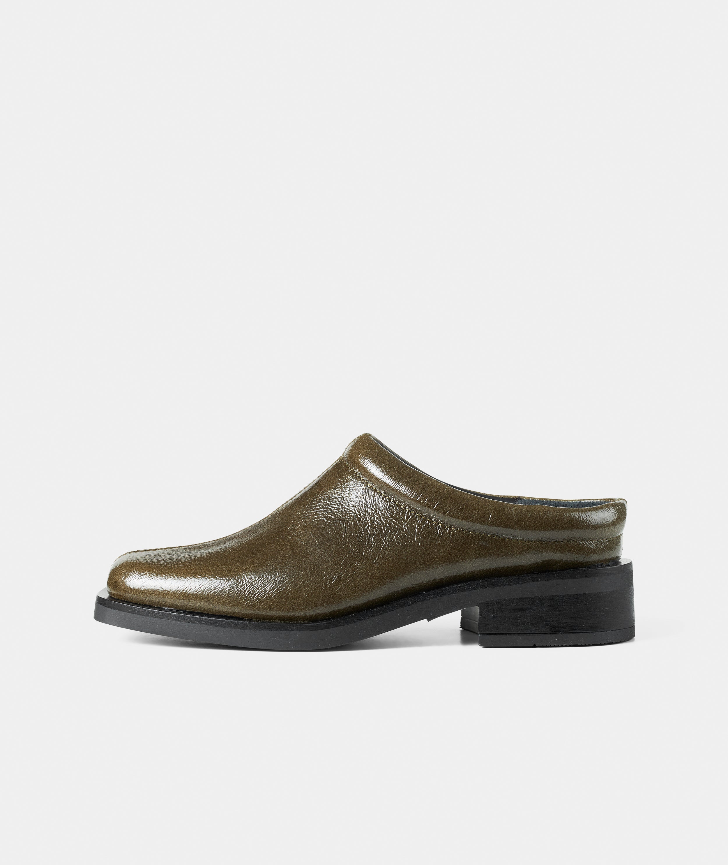 GARMENT PROJECT WMNS Blake - Olive Vintage Patent Leather Mules 250 Olive