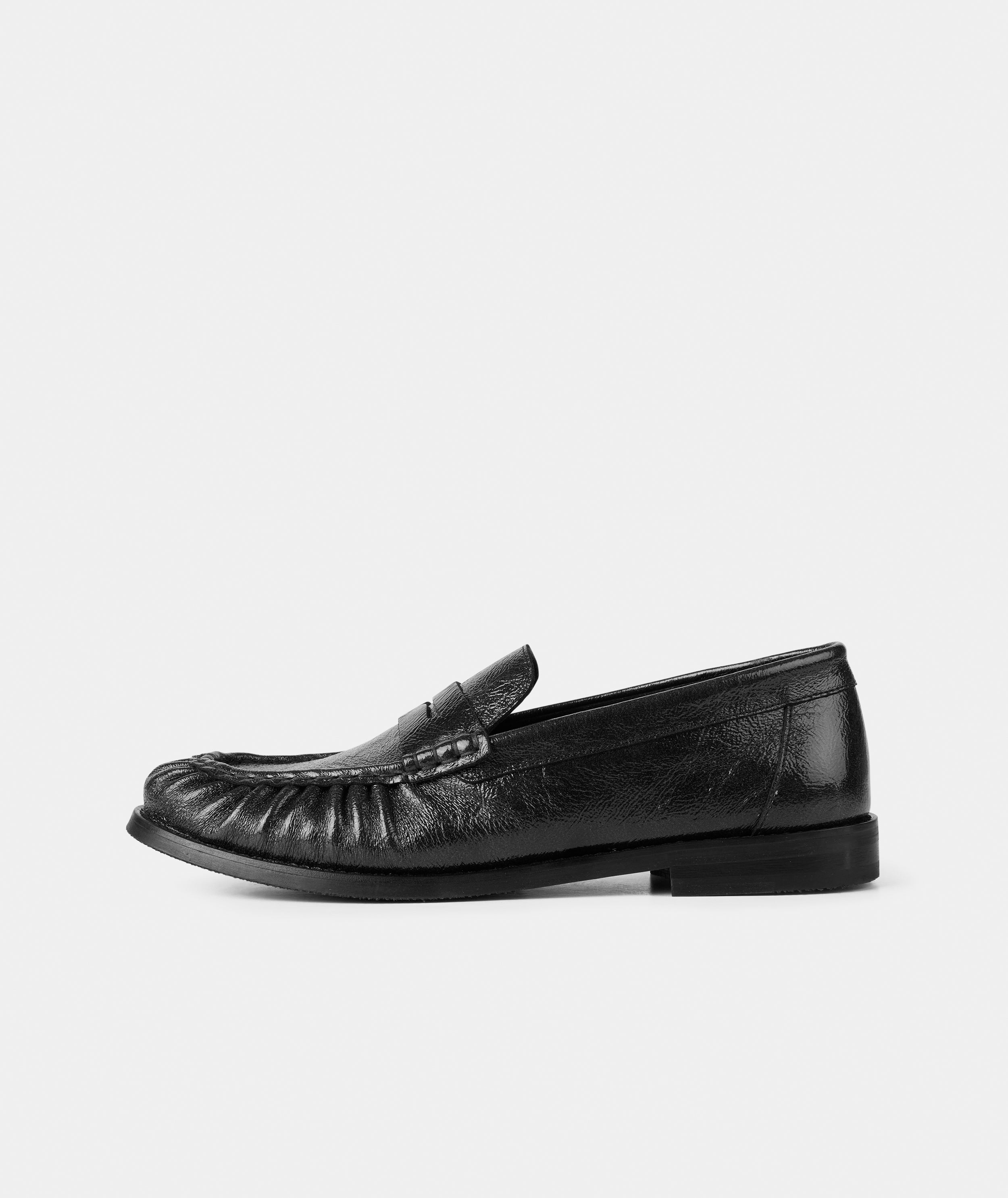 GARMENT PROJECT MAN Charlie - Black Vintage Patent Leather Loafer 999 Black
