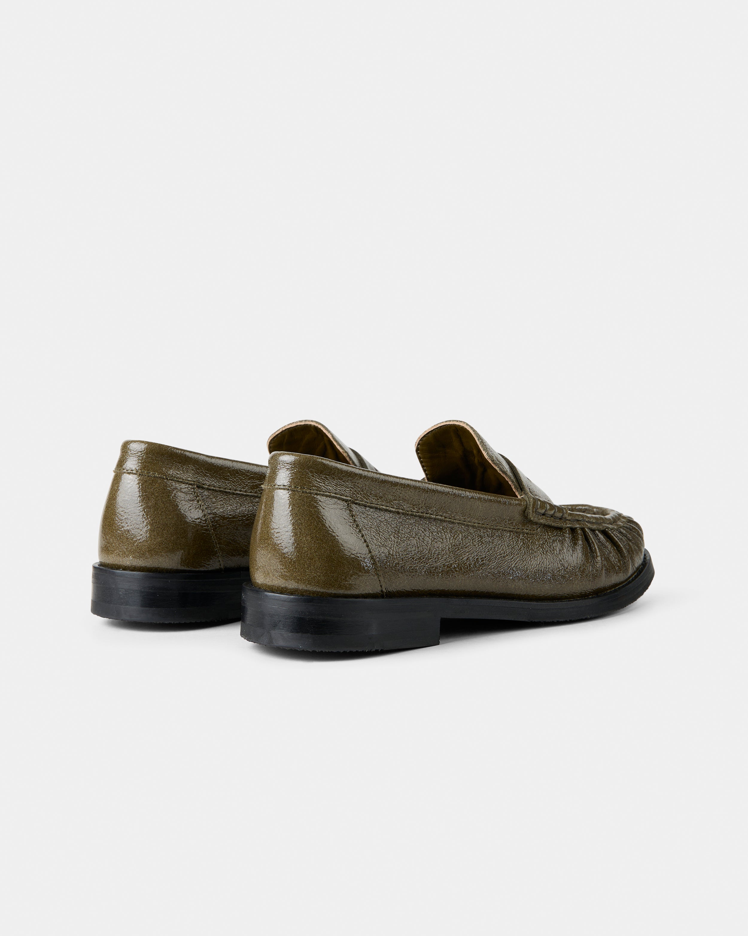 GARMENT PROJECT MAN Charlie - Olive Vintage Patent Leather Loafer 250 Olive