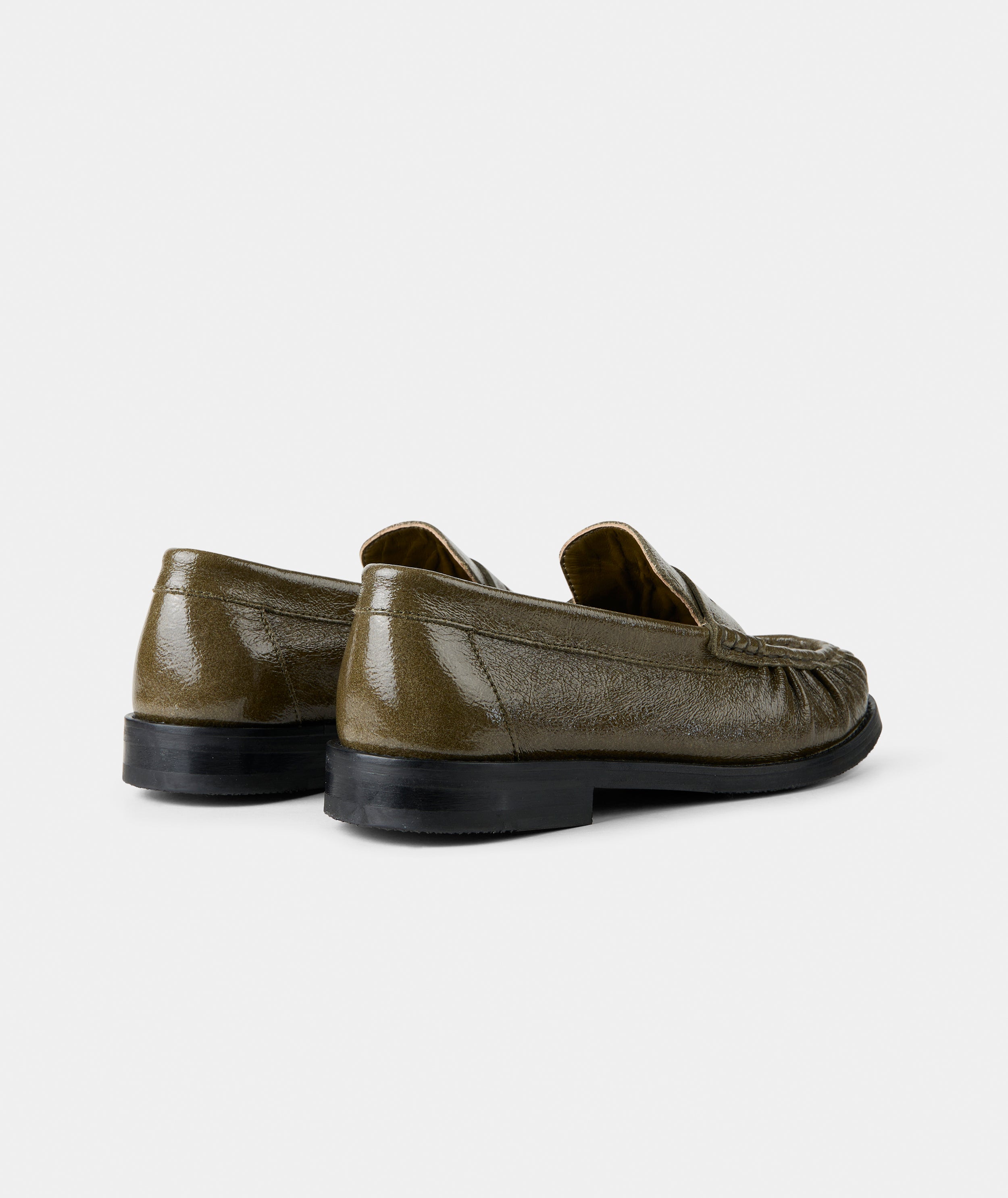 GARMENT PROJECT WMNS Charlie - Olive Vintage Patent Leather Loafer 250 Olive