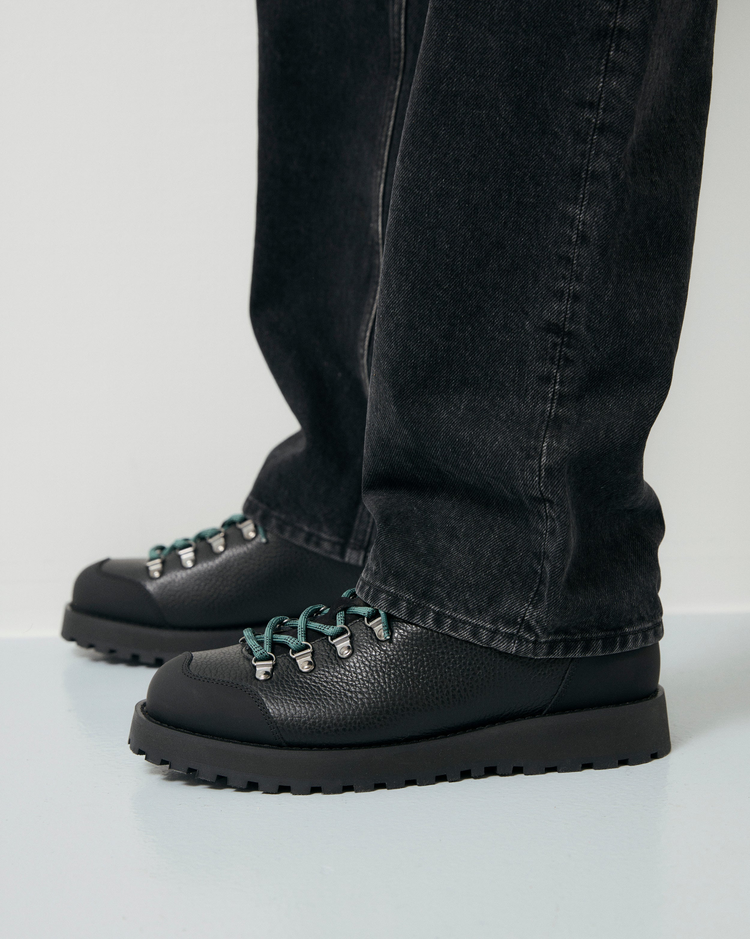 GARMENT PROJECT MAN Dune Low - Black Tumbled Leather Shoes 999 Black