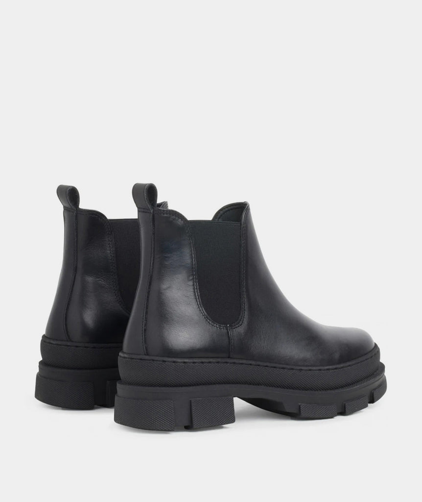 GARMENT PROJECT WMNS Irean Chelsea - Black Leather Boots 999 Black