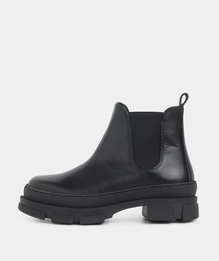 GARMENT PROJECT WMNS Irean Chelsea - Black Leather Boots 999 Black