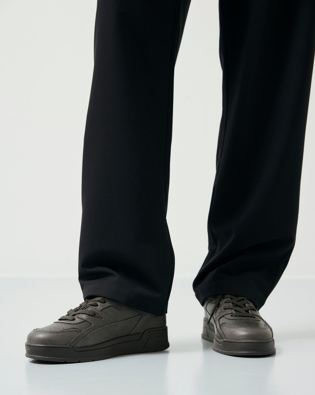 GARMENT PROJECT MAN Lee - Dark Grey Tumbled Leather Sneakers 7673 Dark Grey