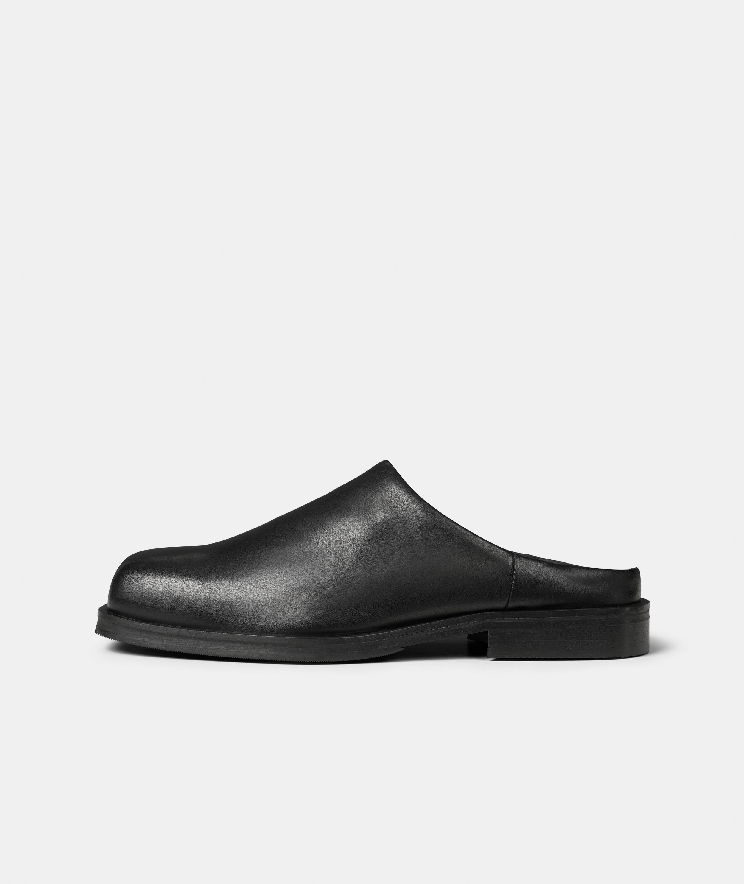 GARMENT PROJECT MAN Oliver - Black Leather Mules 999 Black