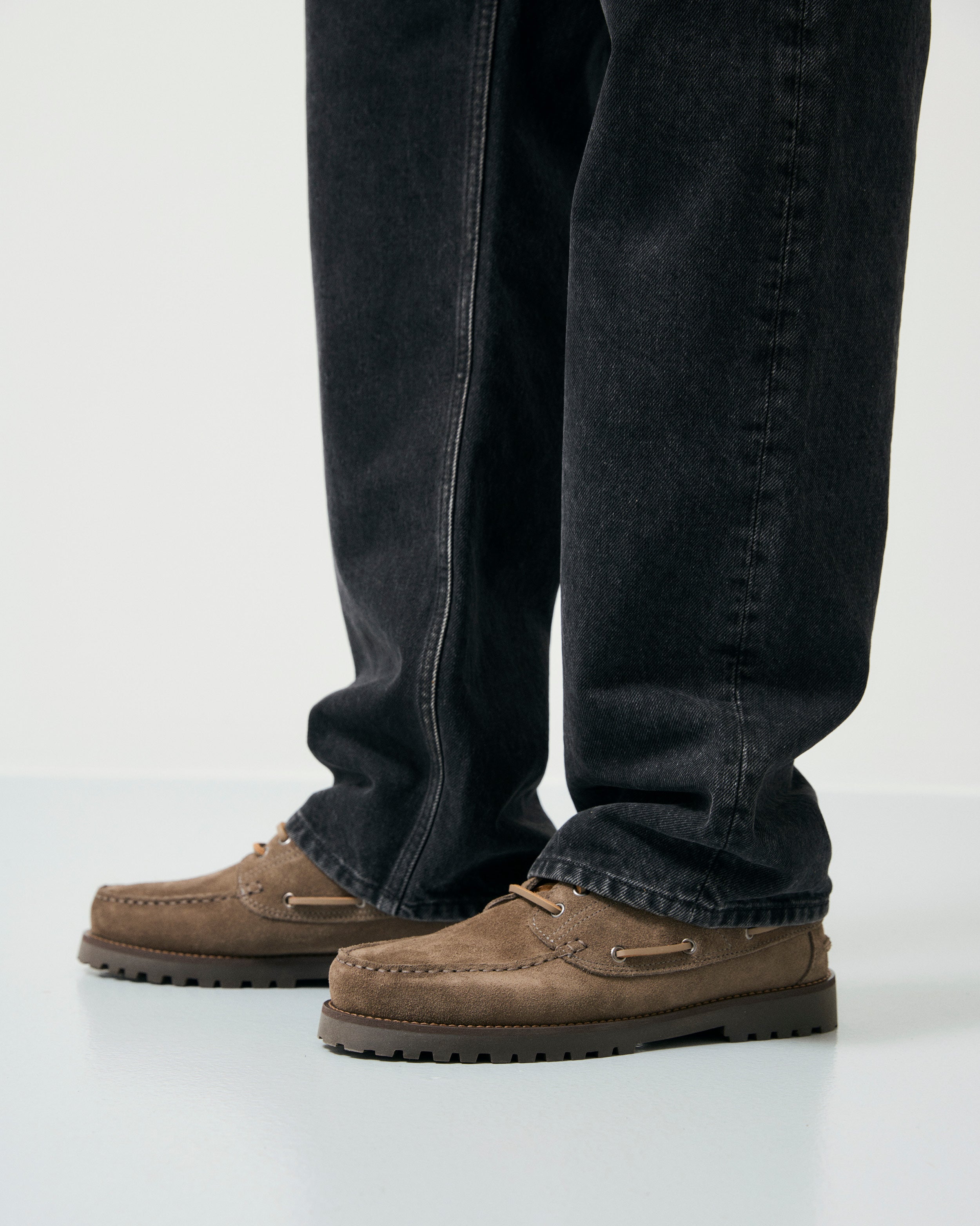 GARMENT PROJECT MAN Ollie Boat Shoe - Truffle Suede Shoes 265 Truffle