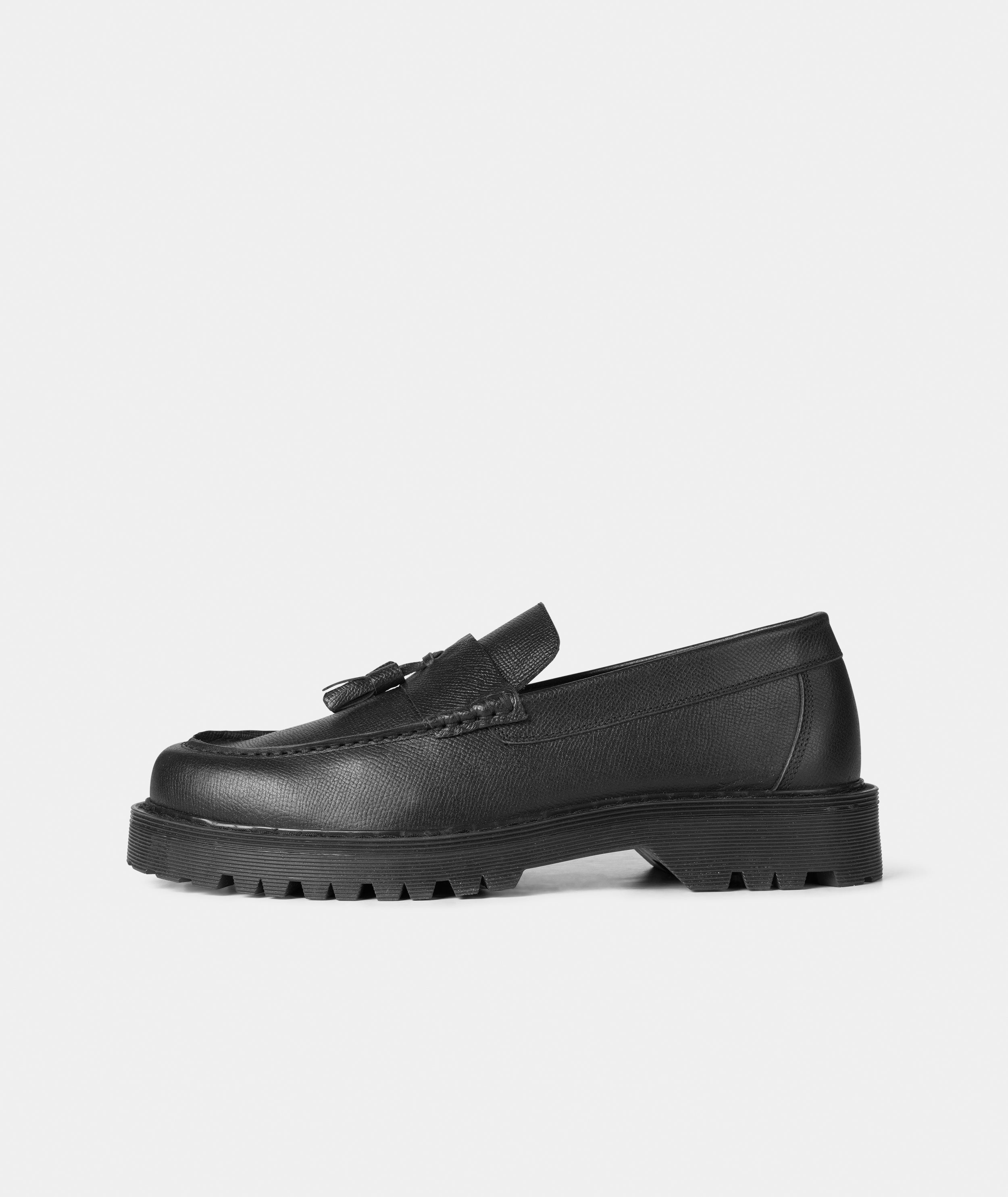 GARMENT PROJECT MAN Pete Loafer - Black Textured Leather Loafer 999 Black