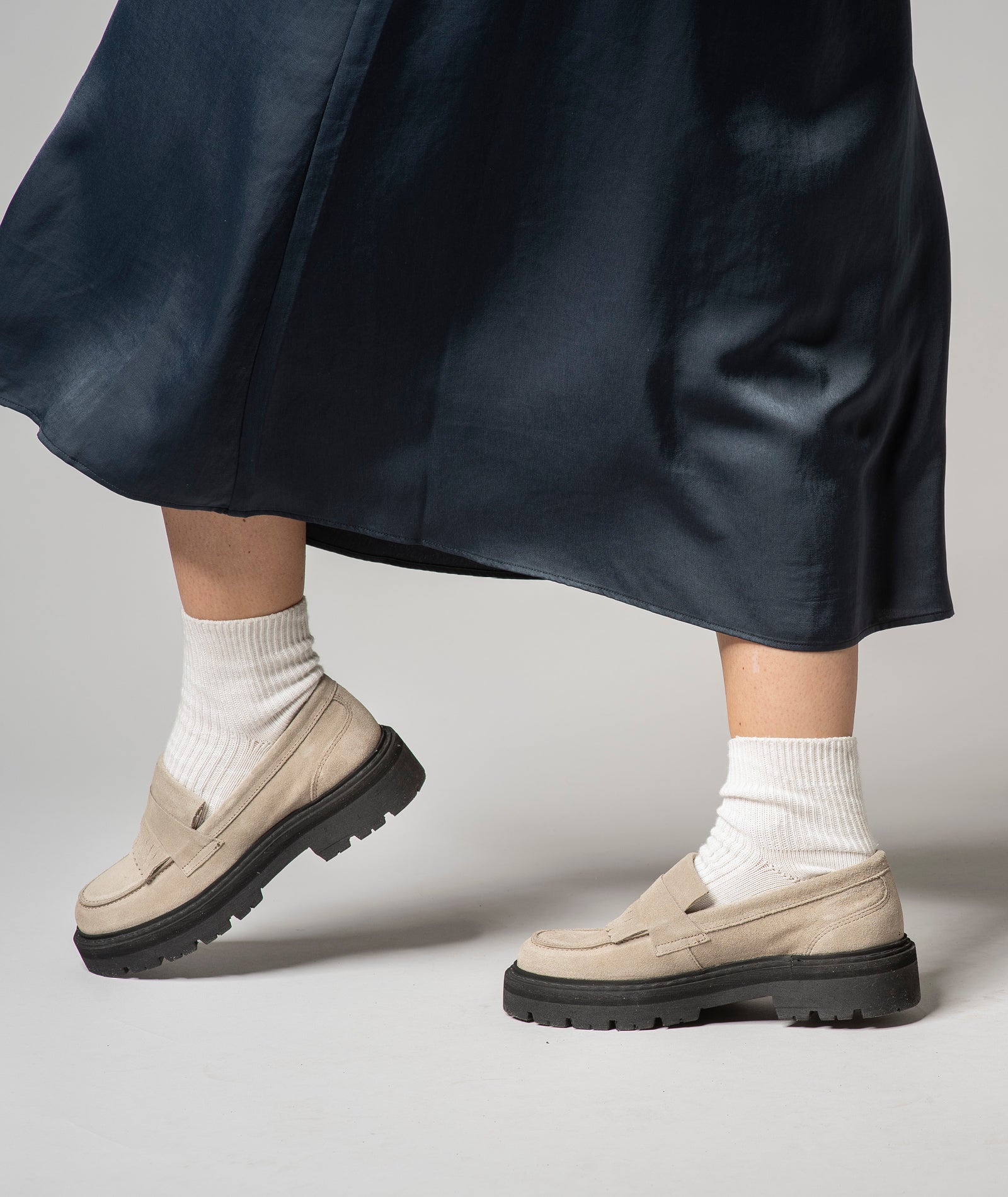 GARMENT PROJECT WMNS Spike Loafer - Taupe Suede Slip-on 140 Taupe