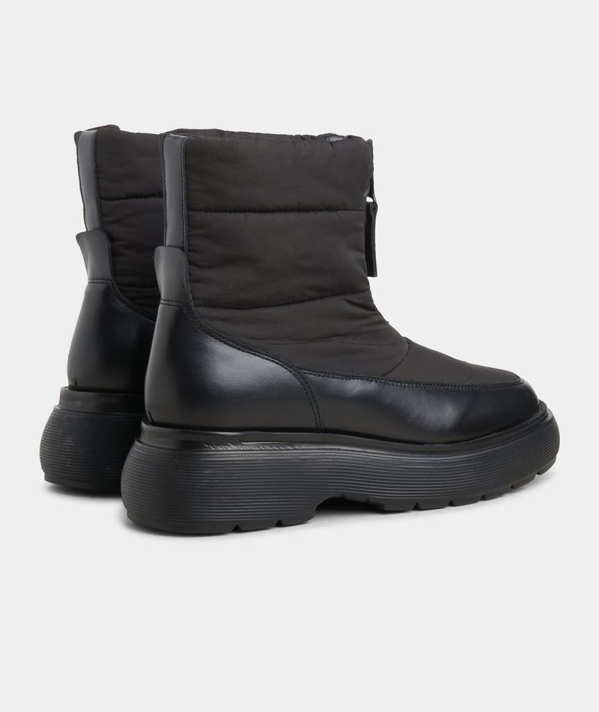 GARMENT PROJECT WMNS Cloud Snow Boot - Black Nylon Boots 999 Black