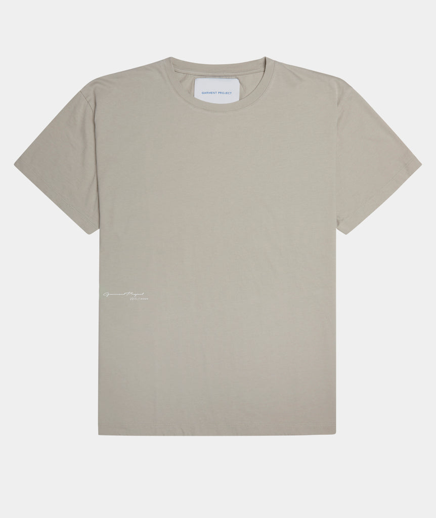 GARMENT PROJECT MAN GP Logo Tee - Silver Birch T-shirt 410 Light Grey