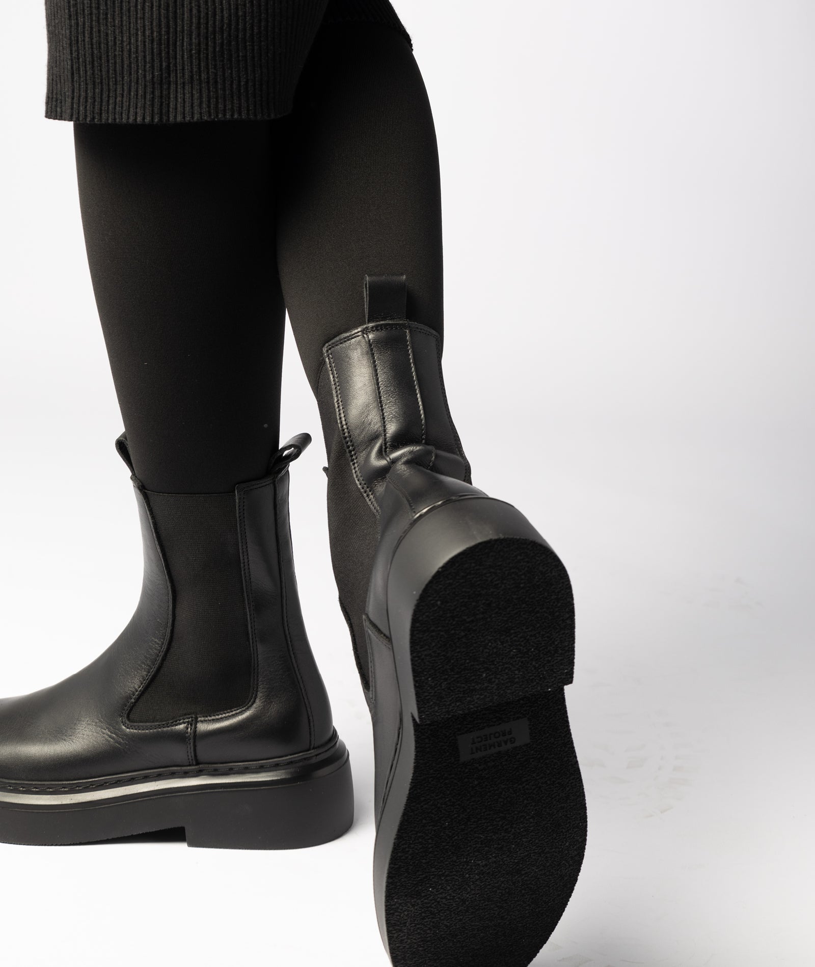 GARMENT PROJECT WMNS June Chelsea - Black Leather / Black Sole Boots 999 Black