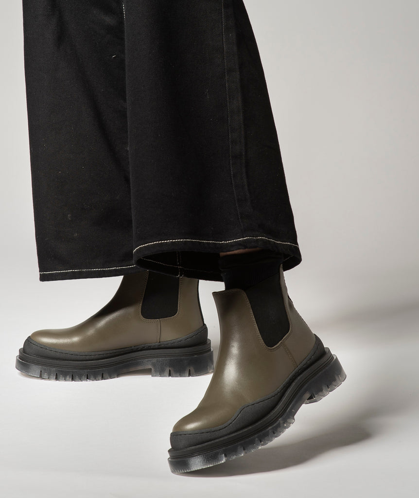 GARMENT PROJECT WMNS Lucido Transparent Chelsea - Army Leather Boots 240 Army