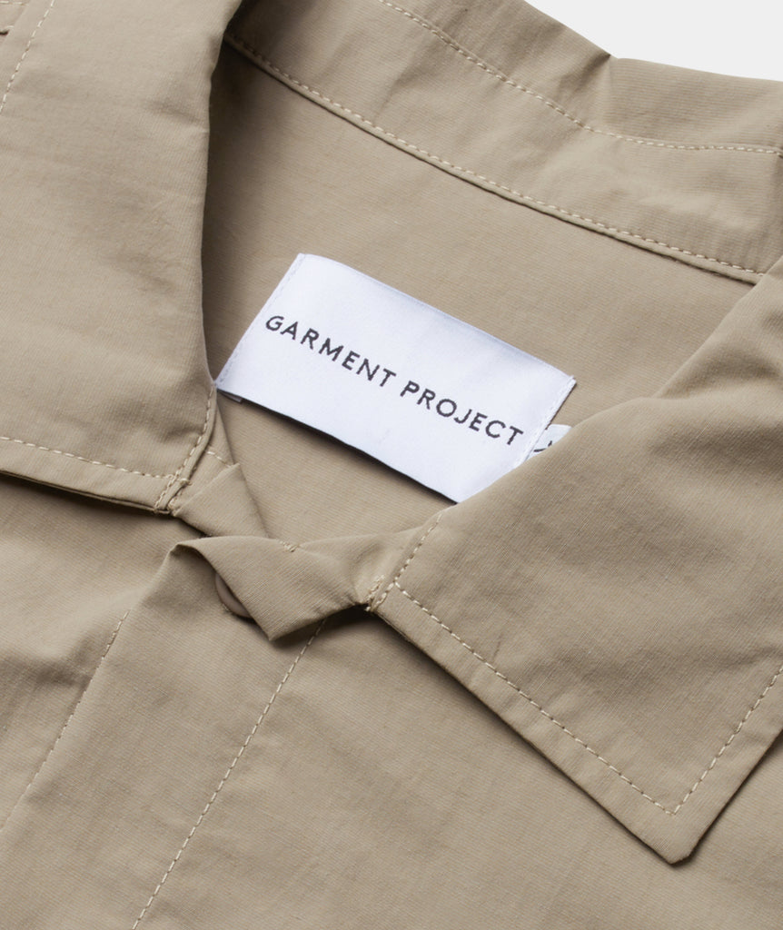 GARMENT PROJECT MAN S/S Nylon Shirt - Taupe Shirt 140 Taupe