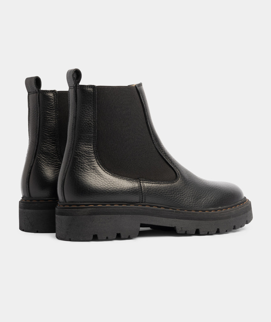 GARMENT PROJECT WMNS Spike Chelsea - Black Grained Leather / Brown Stitching Boots 999 Black